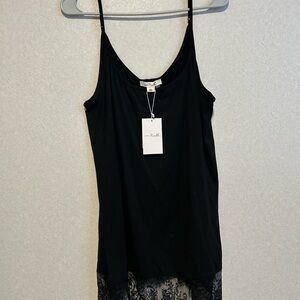 NWT women’s layering Tank top with adjustable straps and a lace bottom, size XXL